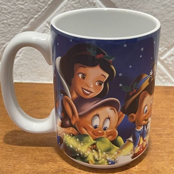 Disney Mug with Snow White and Pinocchio 2024 - New - Picture 1 of 3